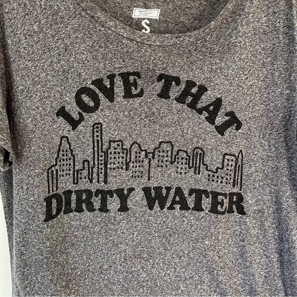 Tailgate "Love that Dirty Water" Boston Skyline Tee - Picture 6 of 6